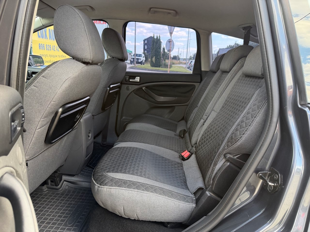 Ford C-MAX 9