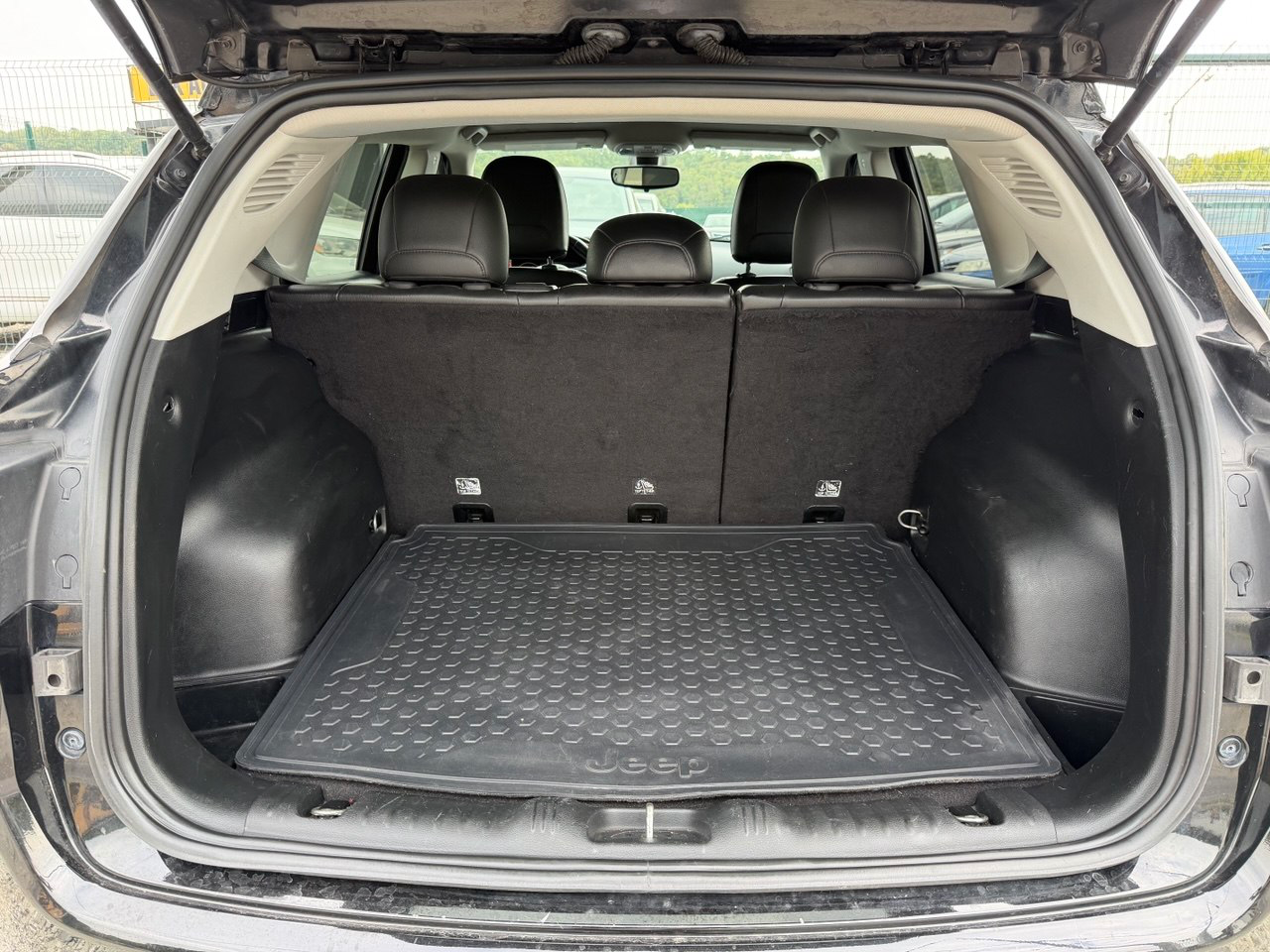 Jeep Compass 10